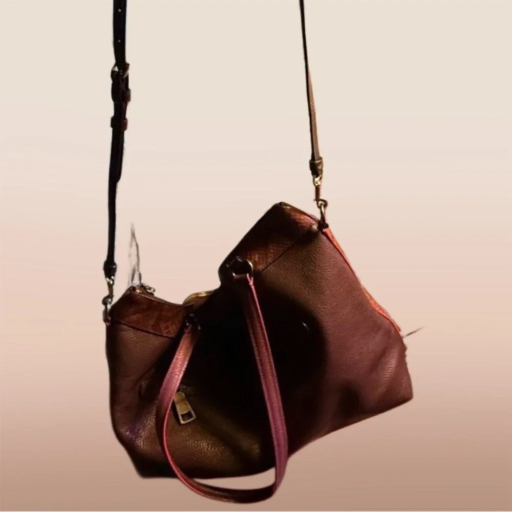STUNNING β¨ Coach Embossed Leather Tote β Wine/Burgundy with Snake Print Trim β¨β - Picture 13 of 14